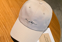 根據(jù)棒球帽子材質(zhì)來進(jìn)行保養(yǎng)